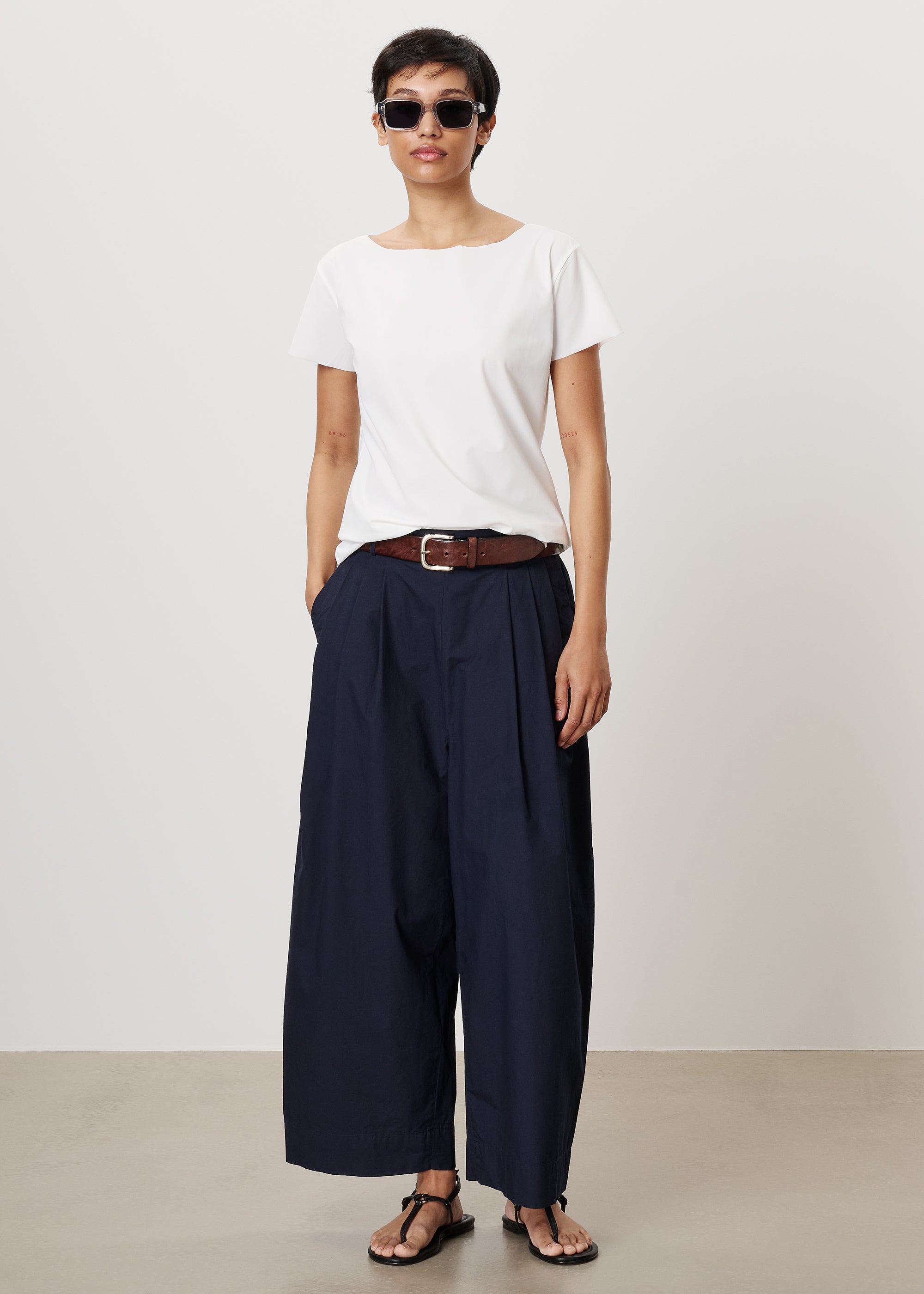 #color_off white
