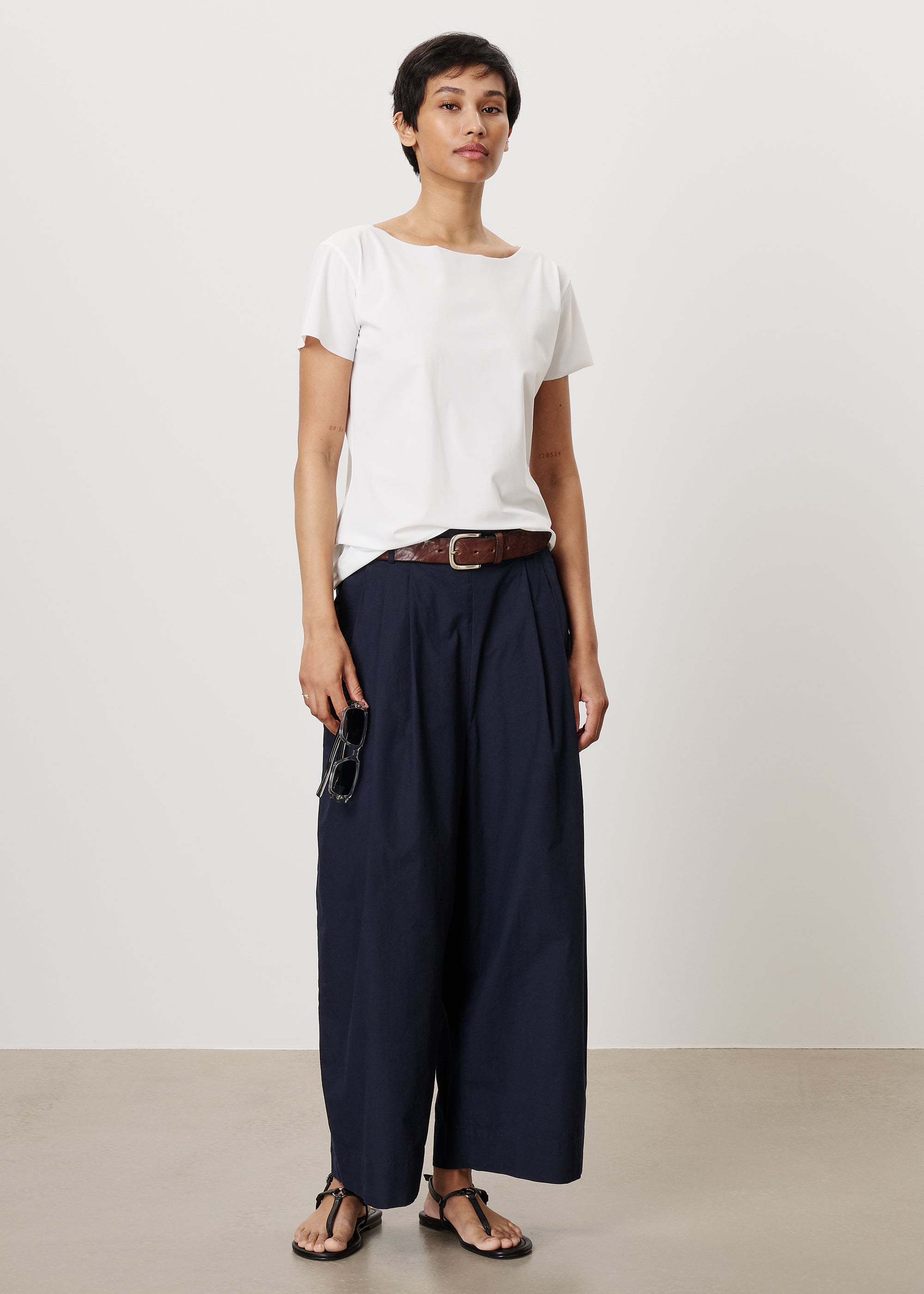 #color_off white