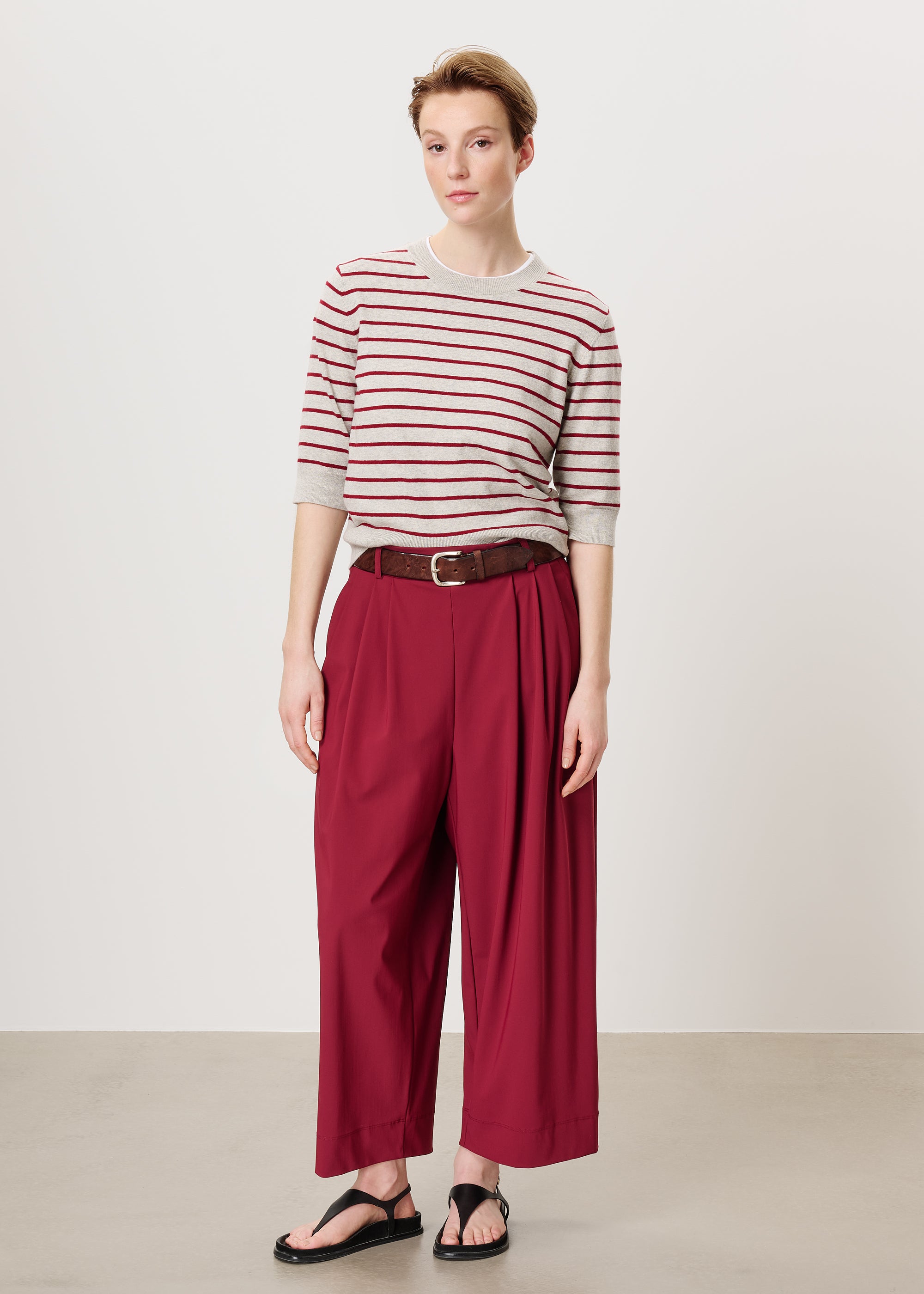 #color_grey/ruby red stripe