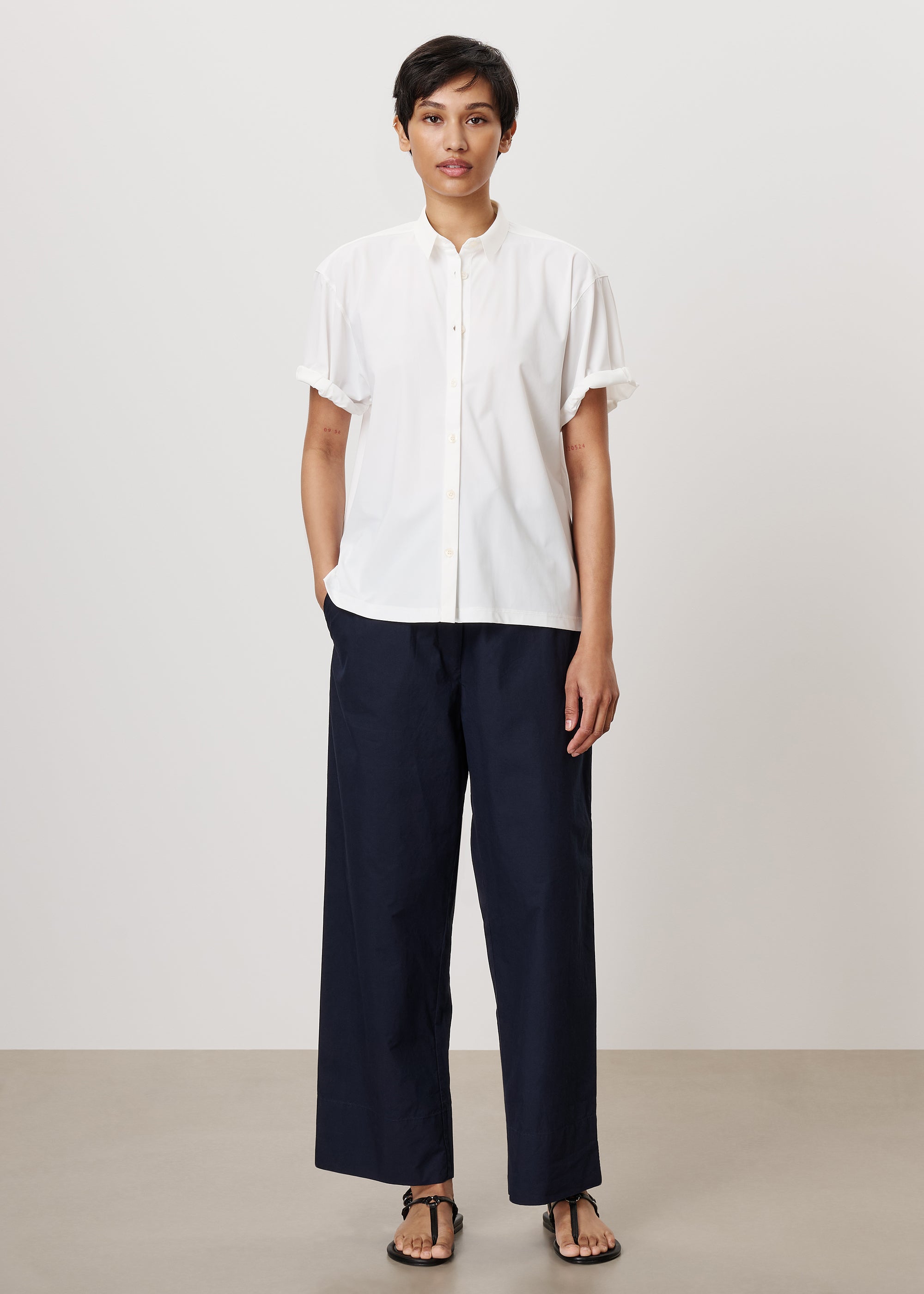 #color_off white