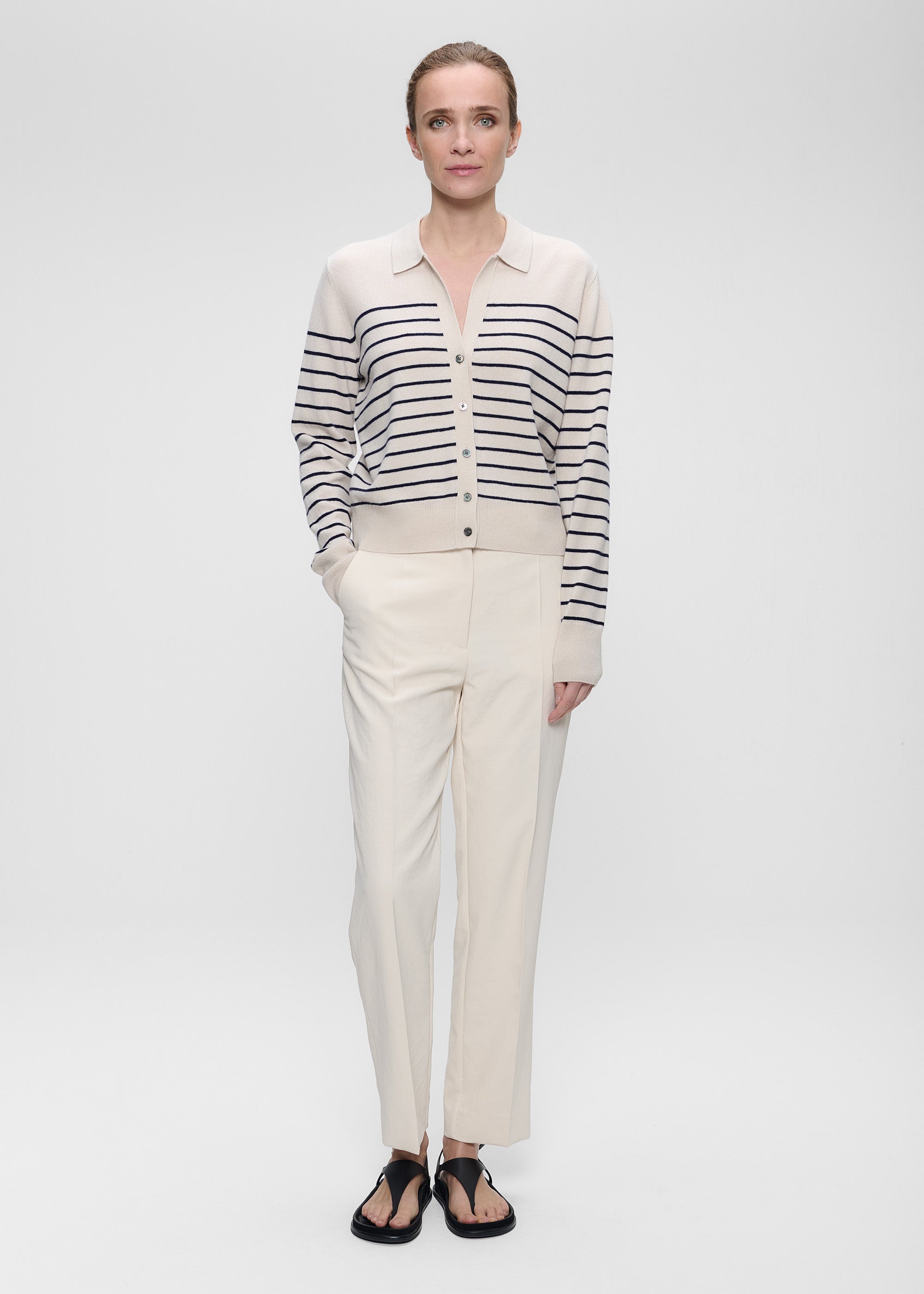 #color_off white/midnight blue