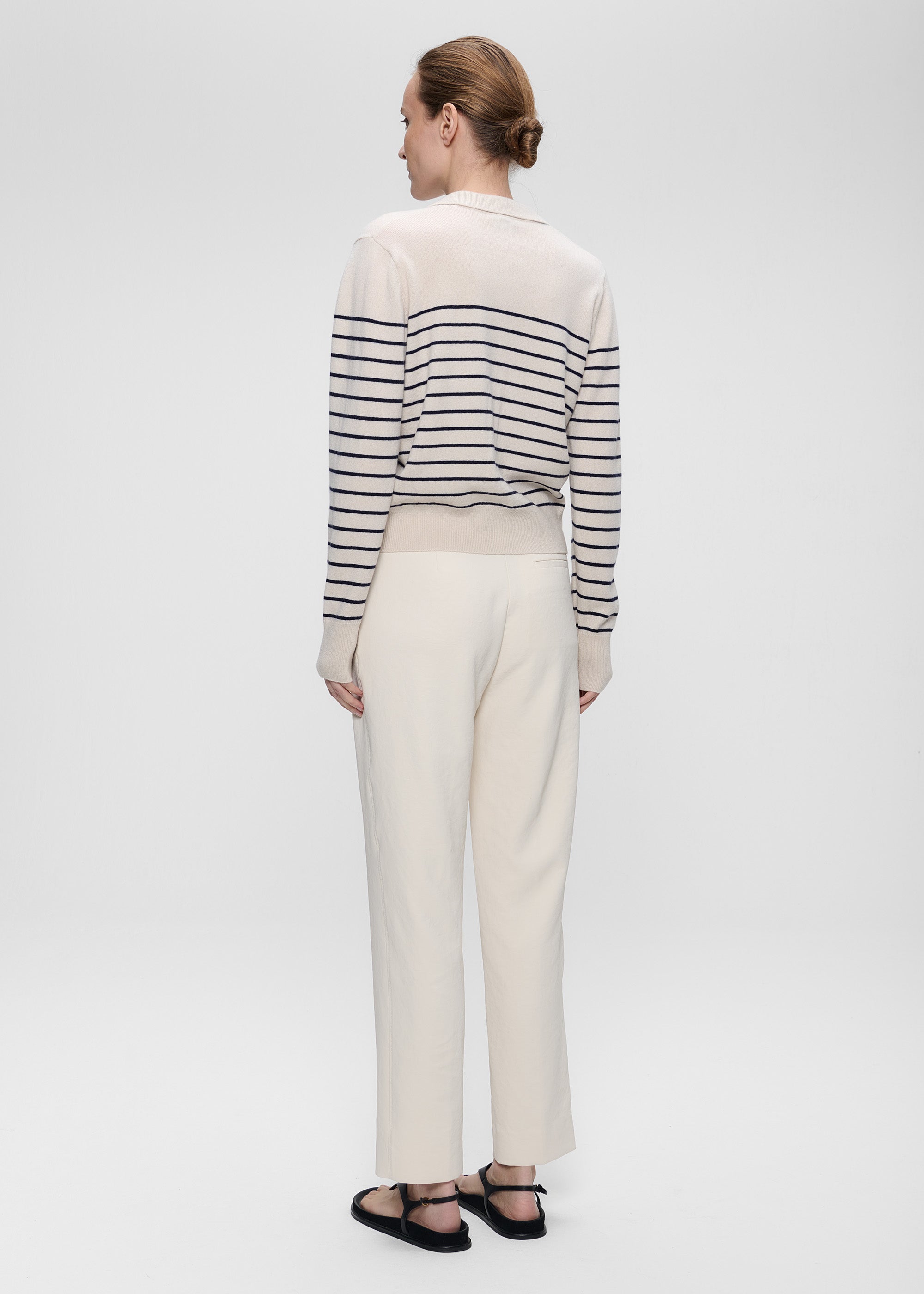 #color_off white/midnight blue