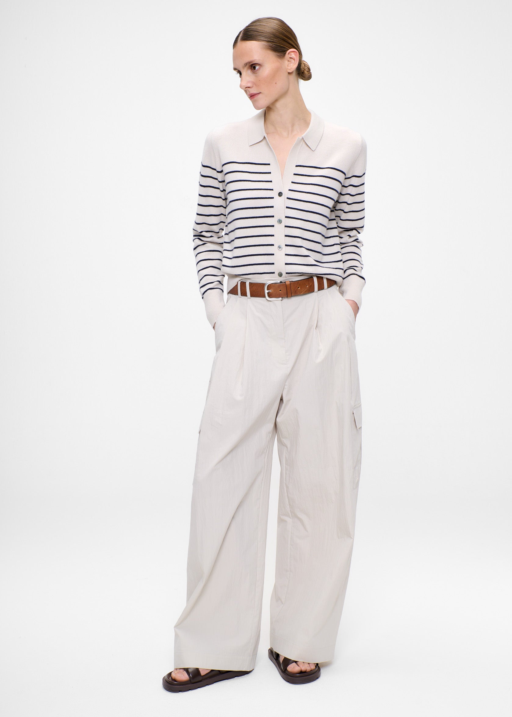 #color_off white/midnight blue