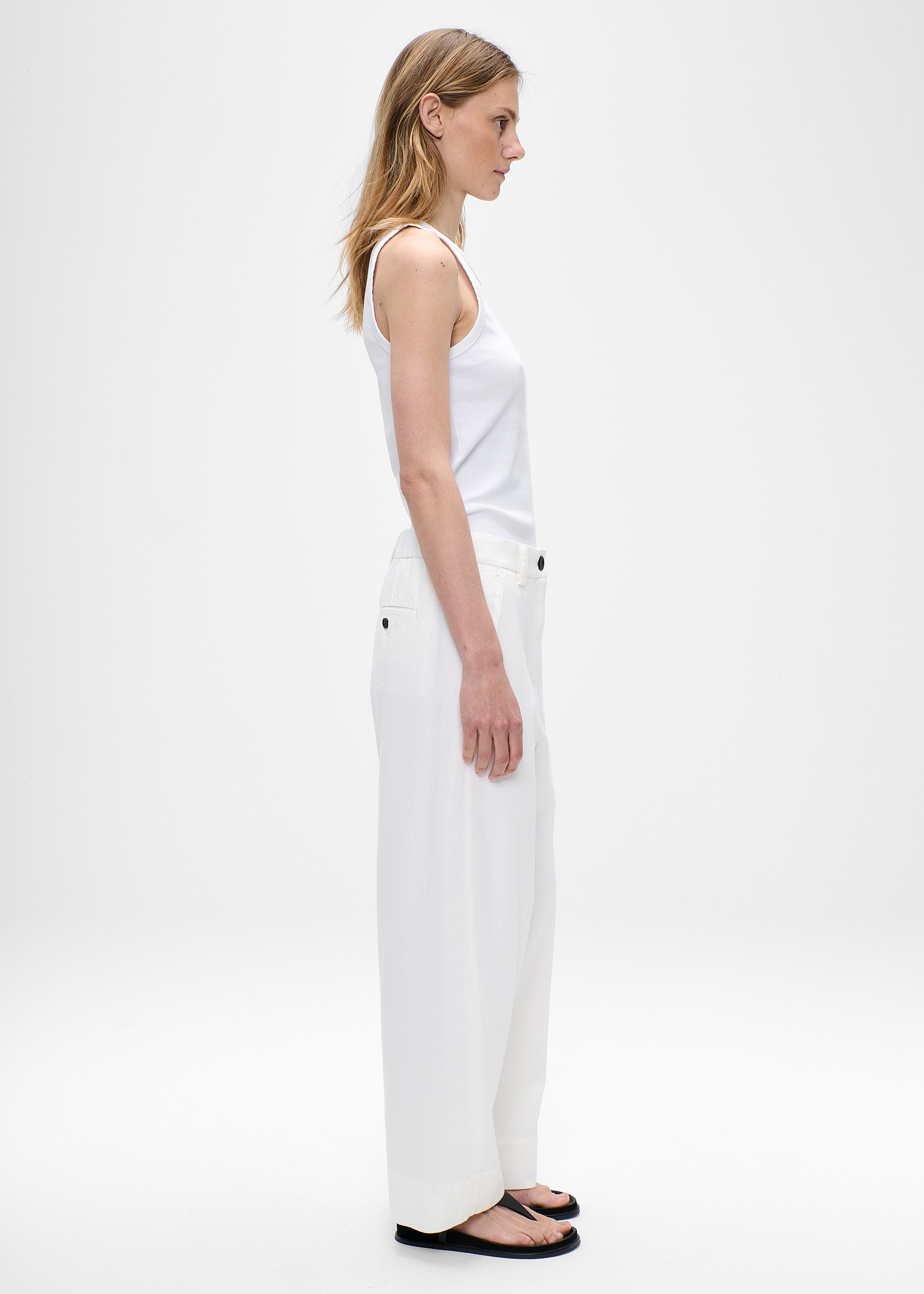 #color_off white