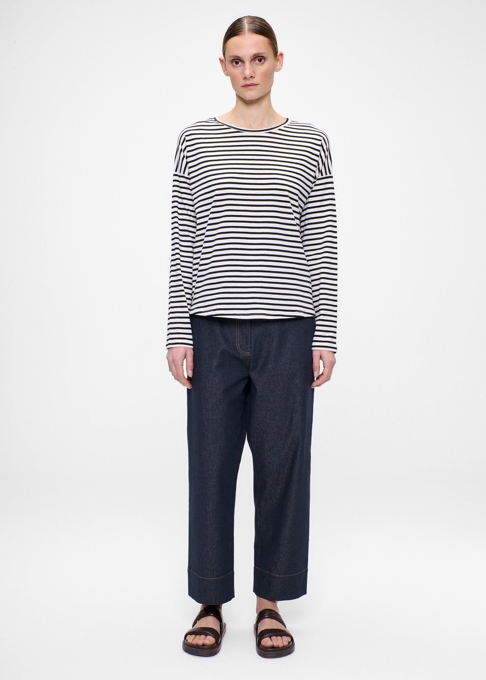 #color_black/off-white