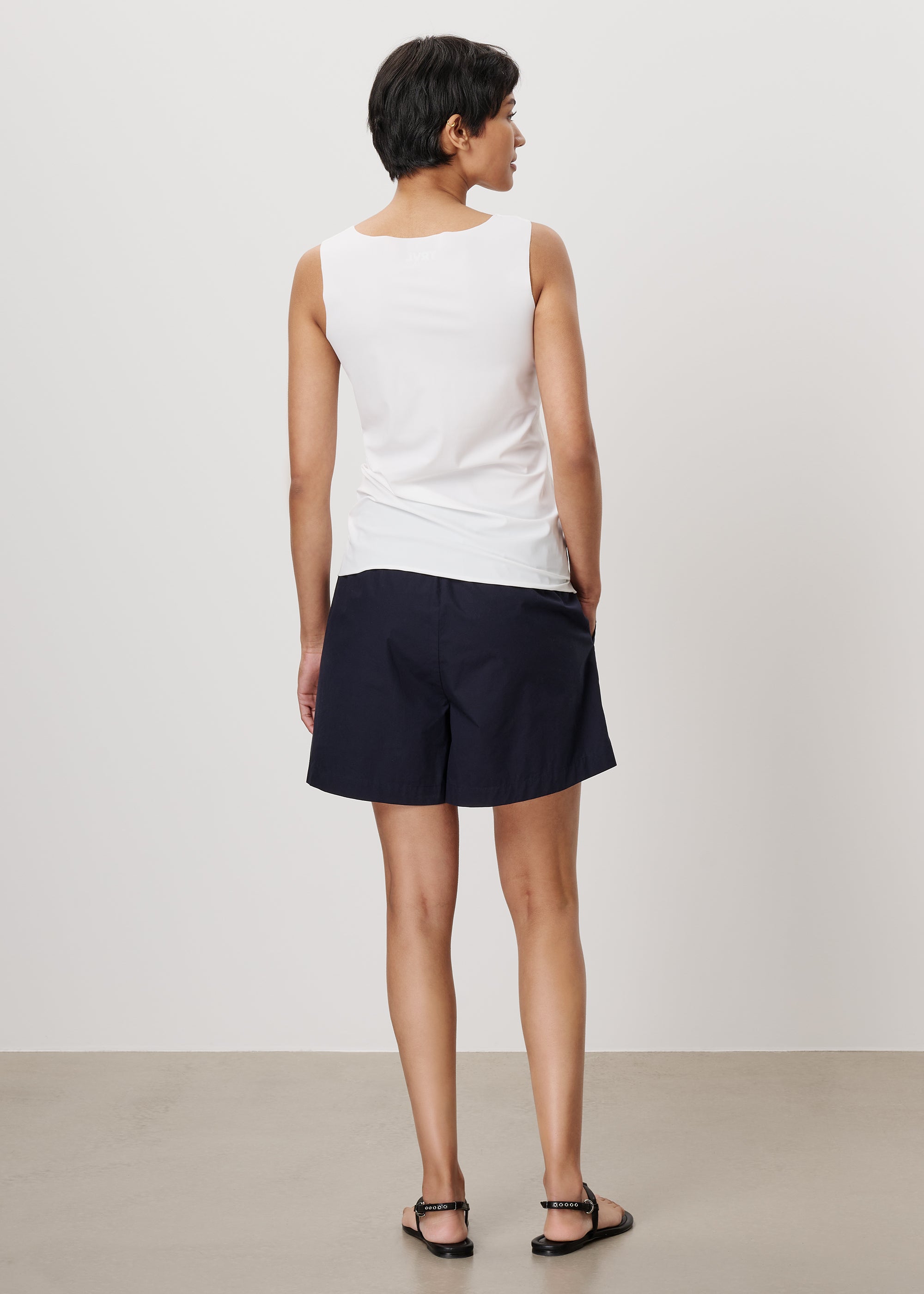 #color_off white