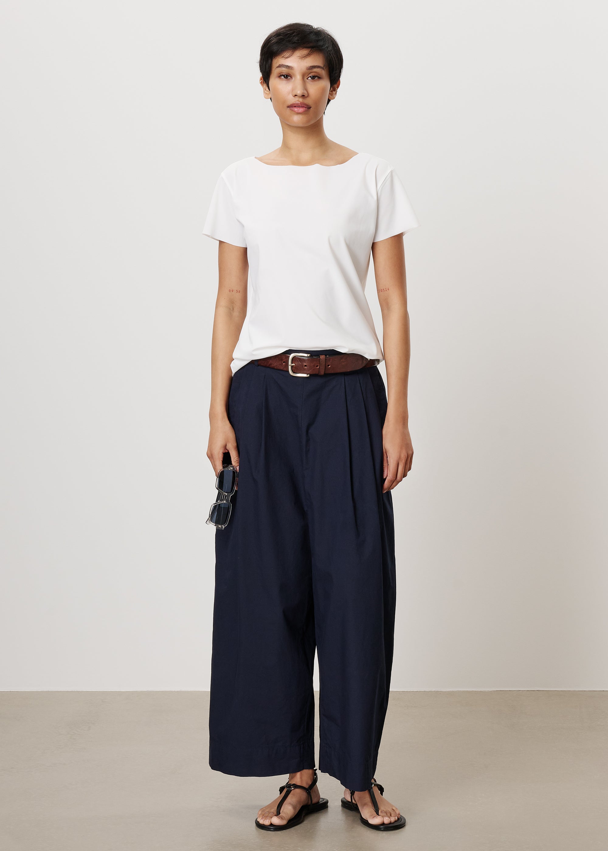 #color_off white