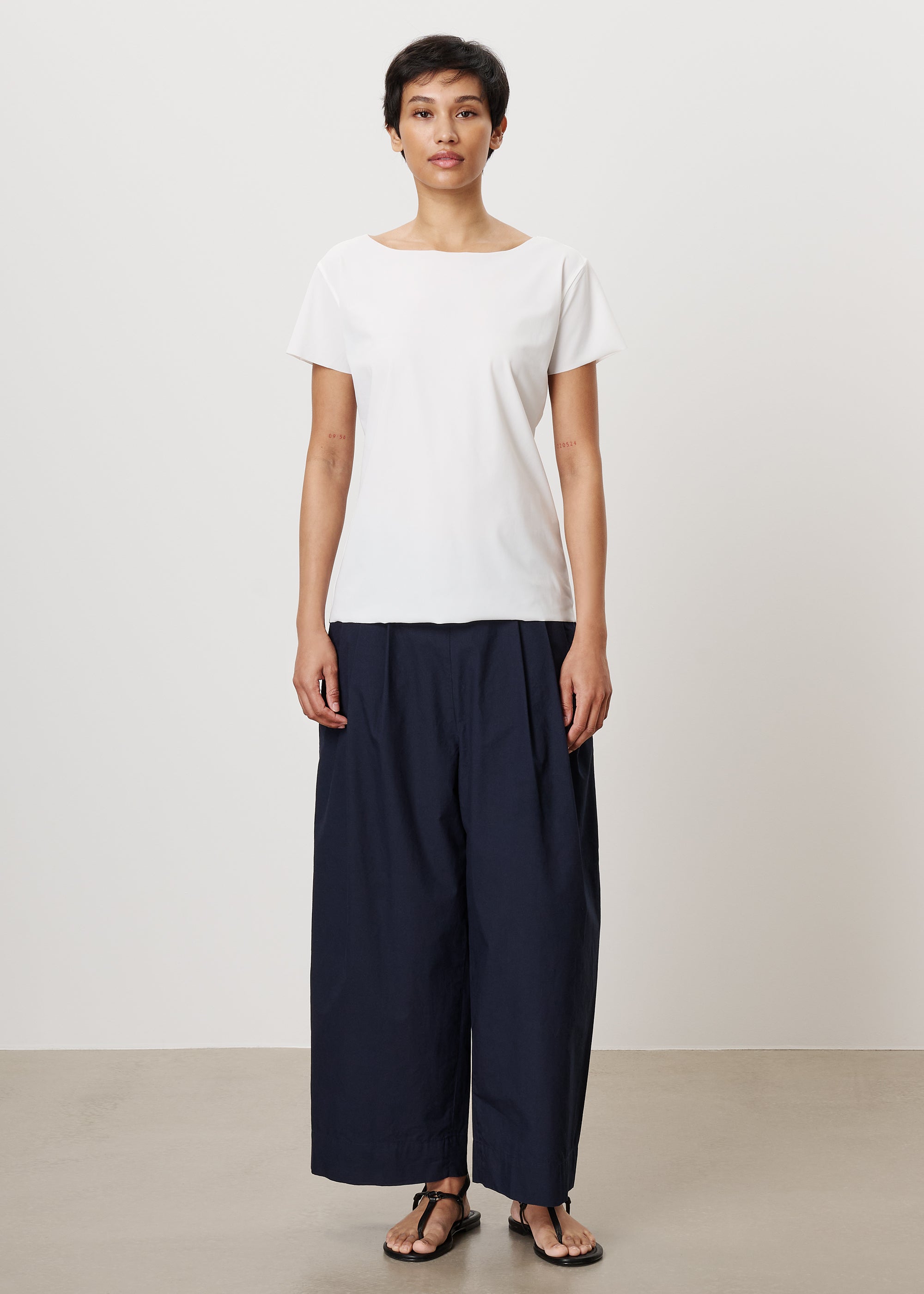 #color_off white
