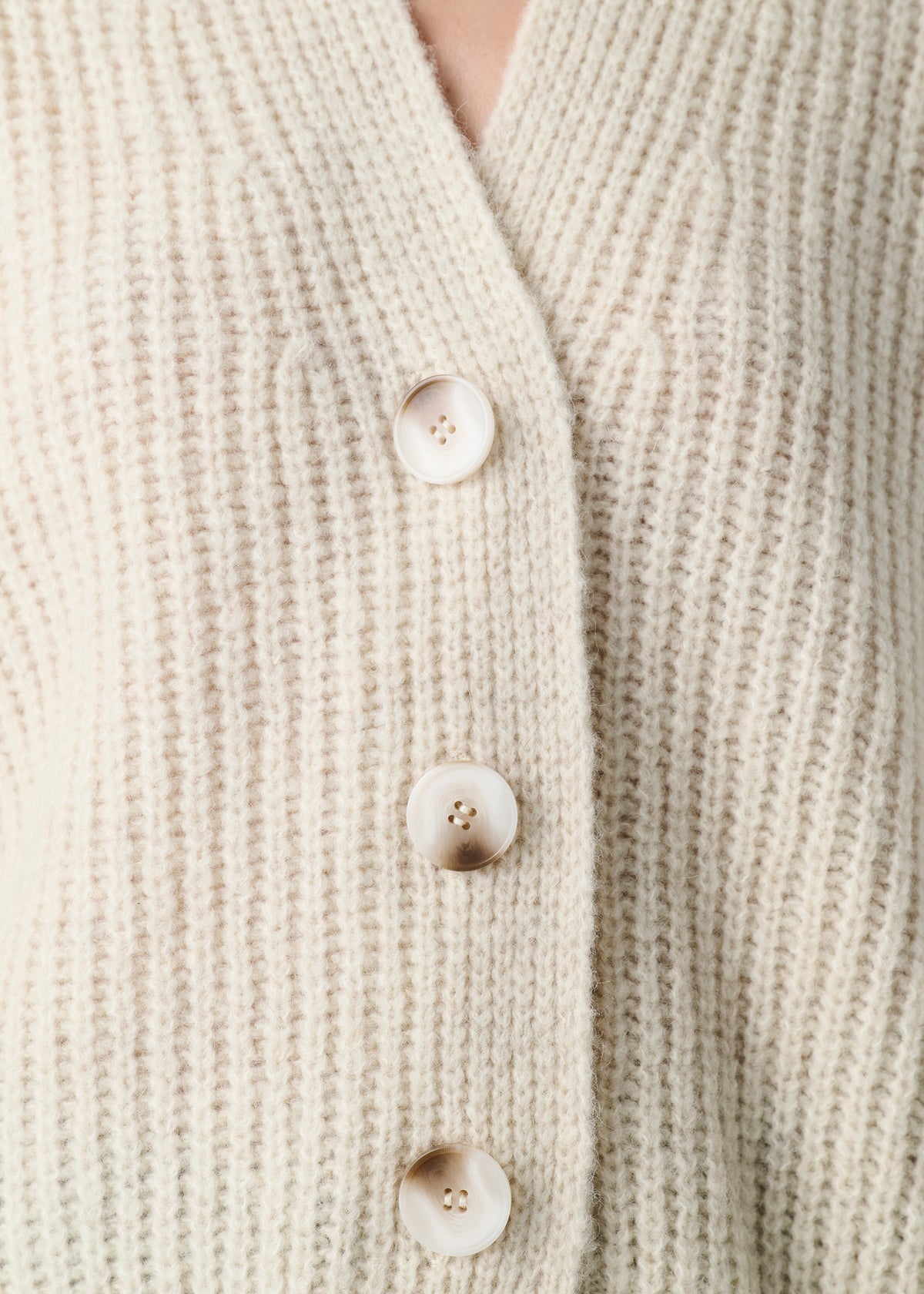 #color_off-white