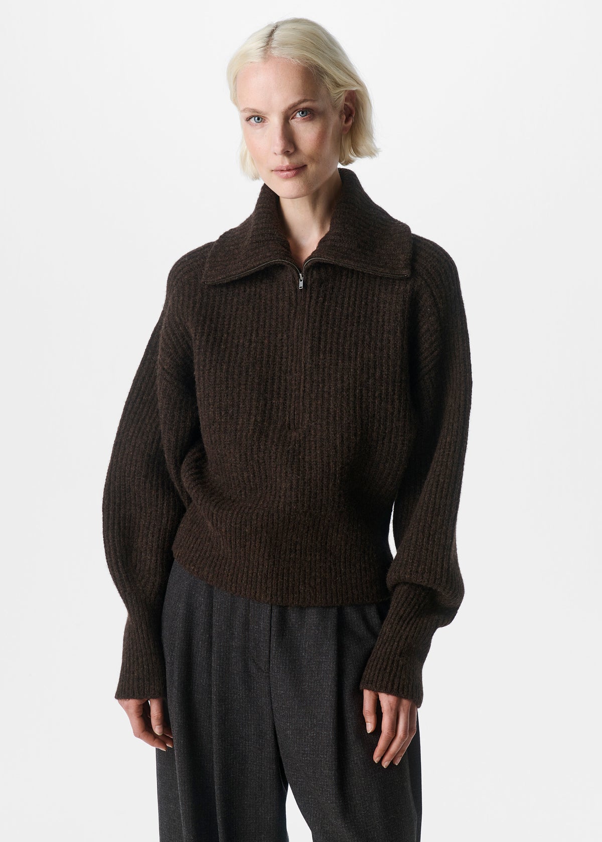 #color_deep brown