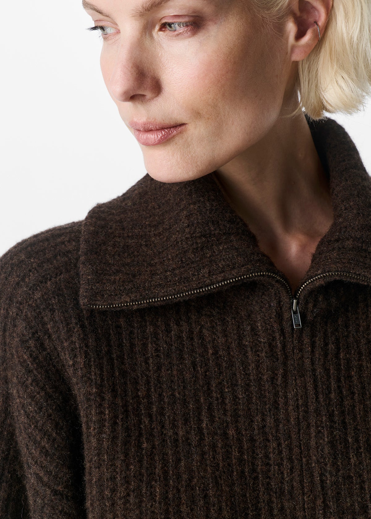 #color_deep brown