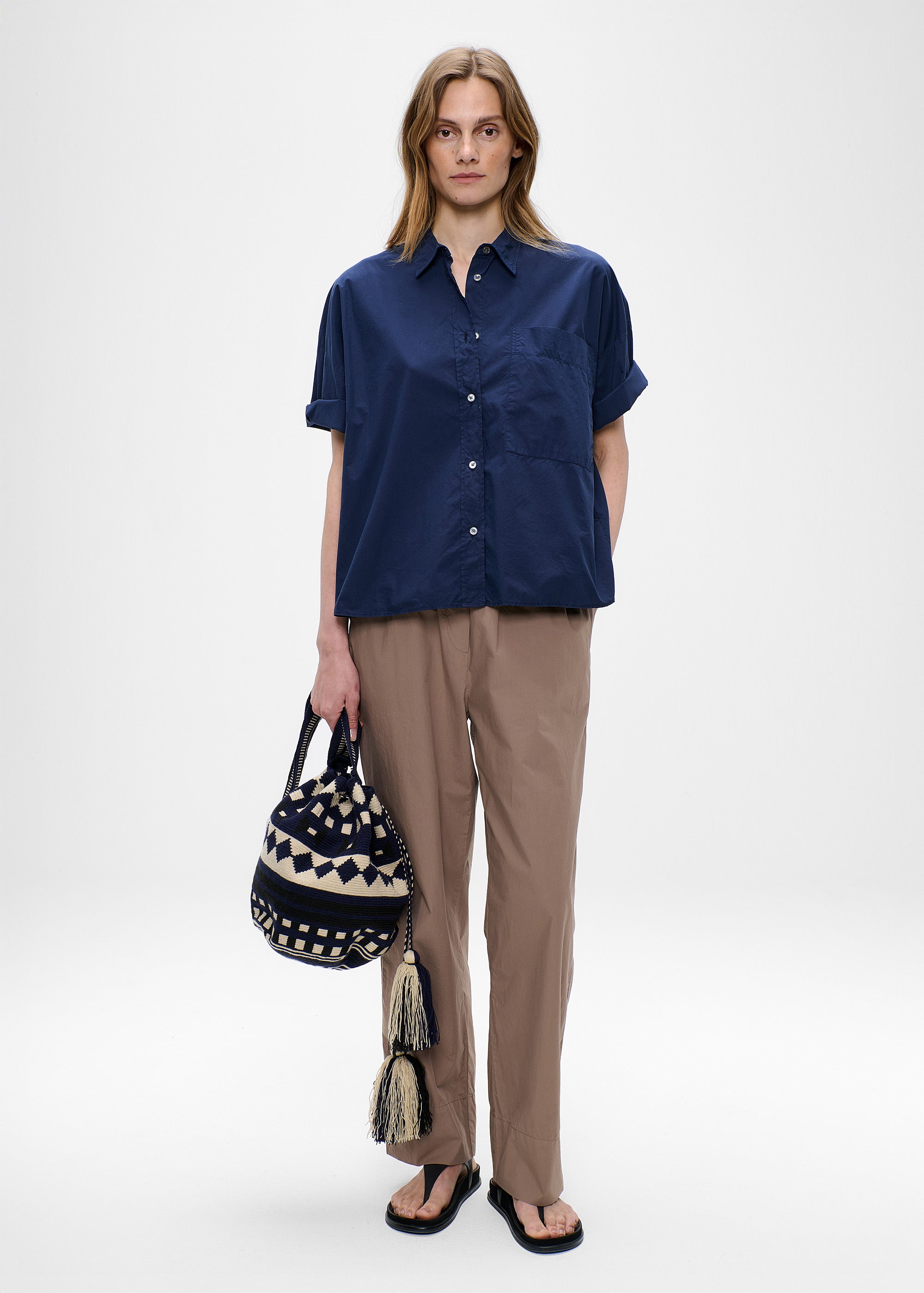 COTTON POPLIN BOXY SHIRT.
