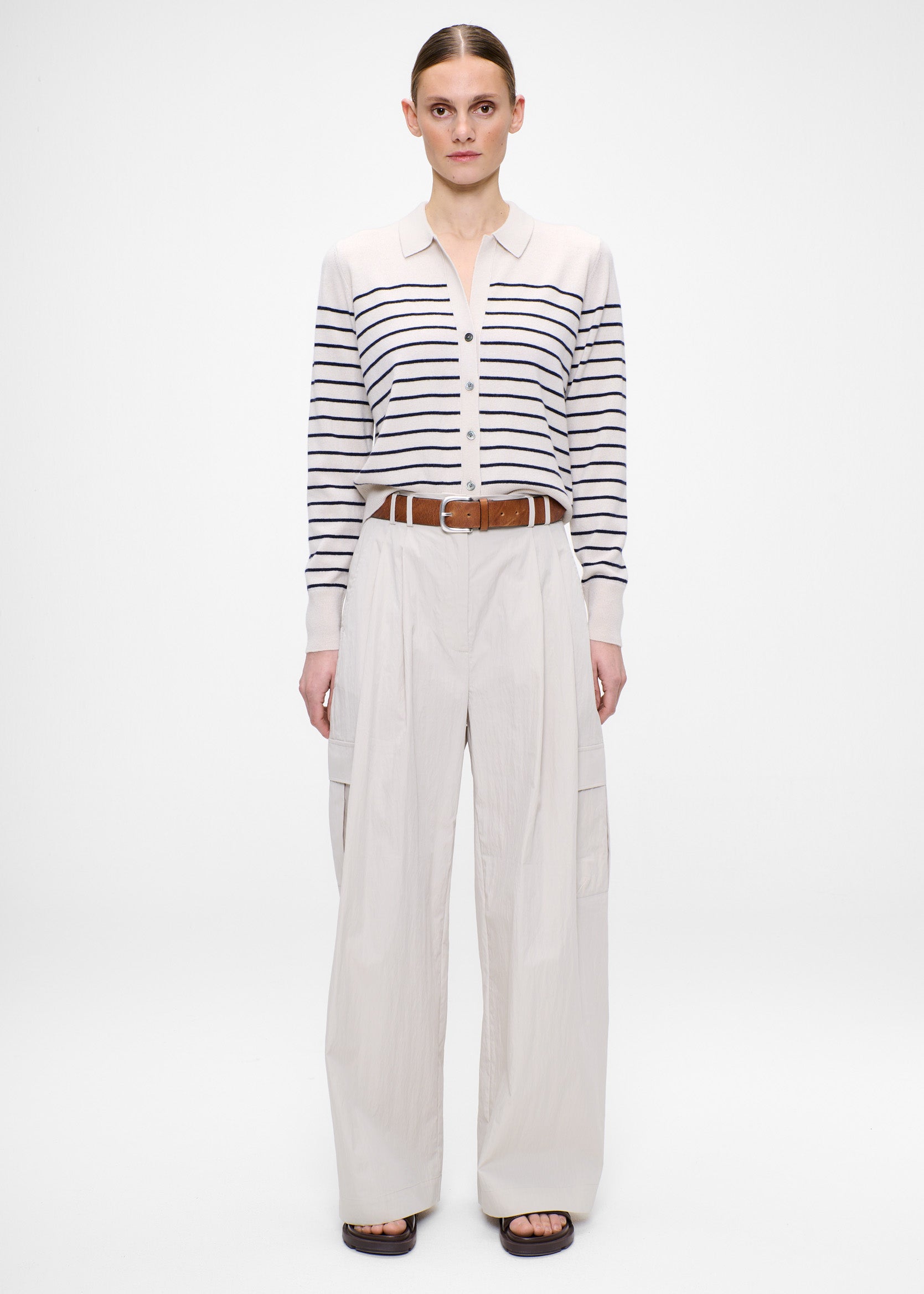 #color_off white/midnight blue