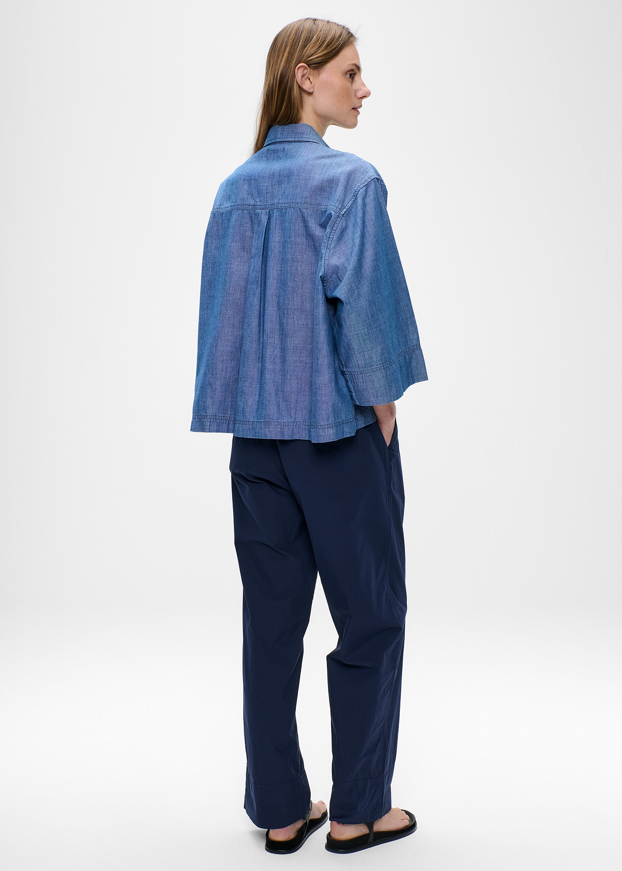 DENIM CHAMBRAY SHIRT.