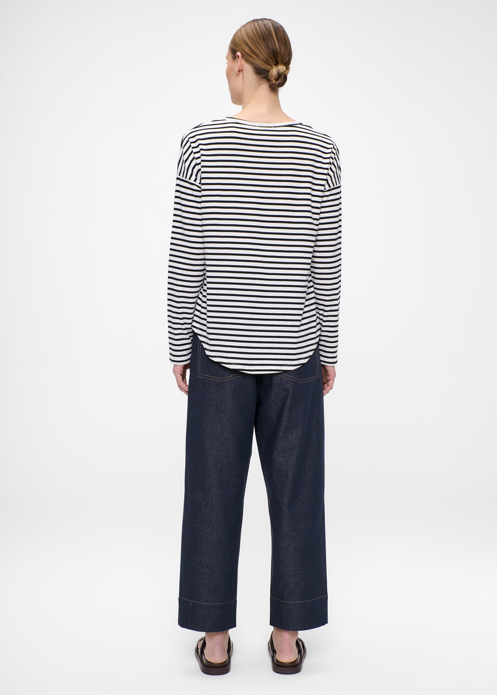 #color_black/off-white