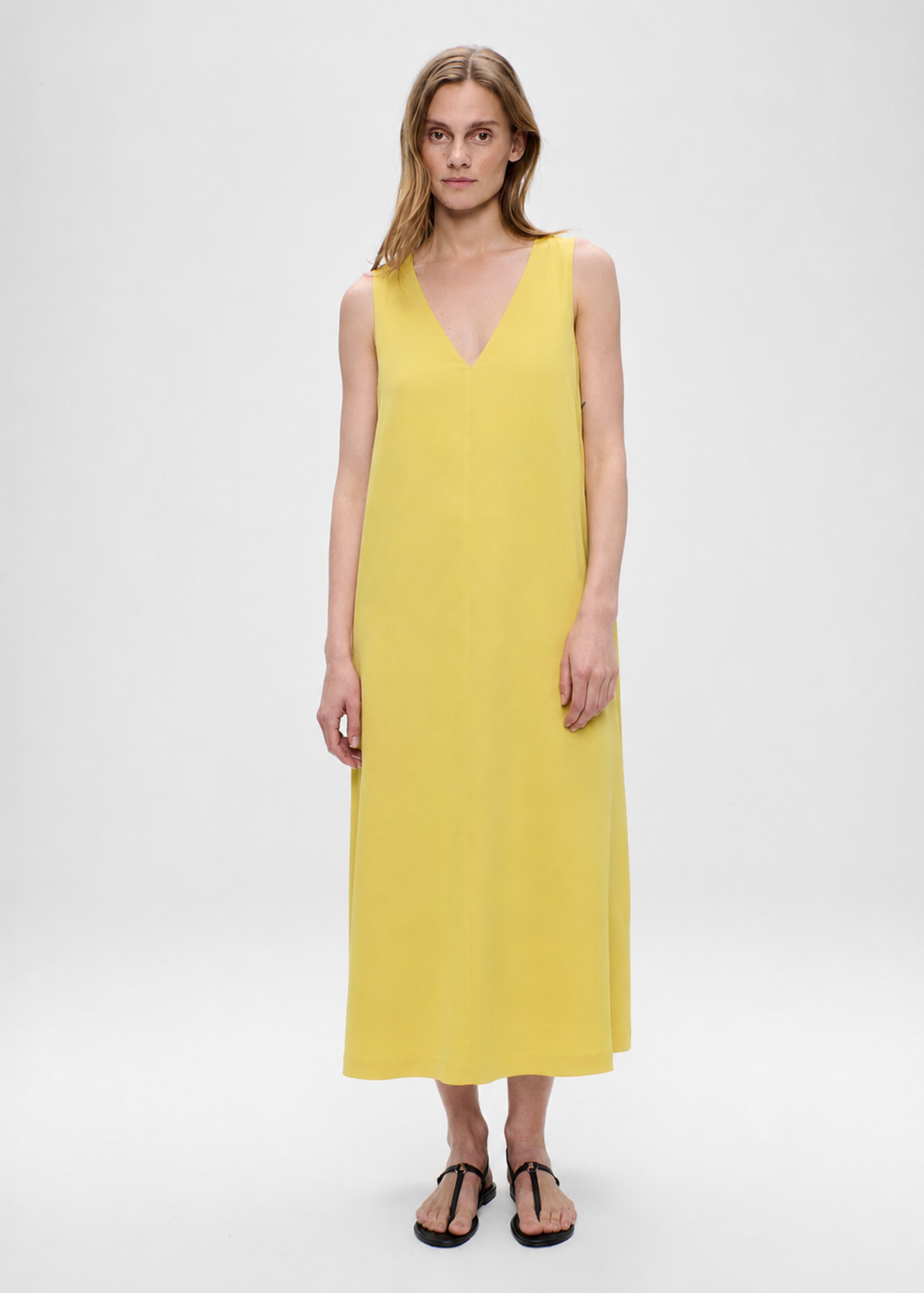 ROBE À COL EN V EN SATIN DÉLAVÉ 